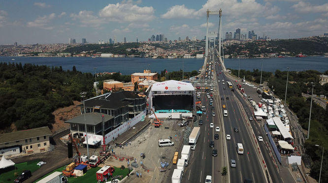 Son Dakika: 15 Temmuz Şehitler Köprüsü'nde Yürüyüş Başladı