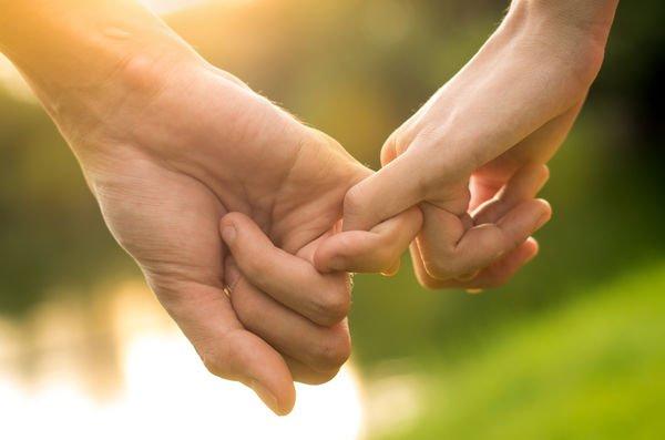 İlişkilerin Hangi Durumda Olduğunu Gösterecek El Ele Tutuşma Örnekleri!