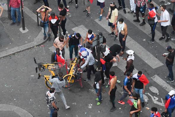 Fransa'daki Dünya Kupası Kutlamaları Kana Bulandı