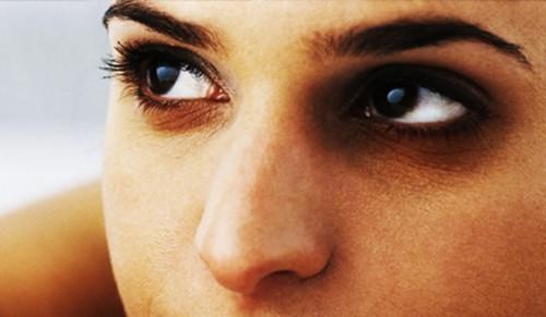 Göz Altındaki Koyu Halkaları Yok Etmenin Doğal Yolları Nelerdir?