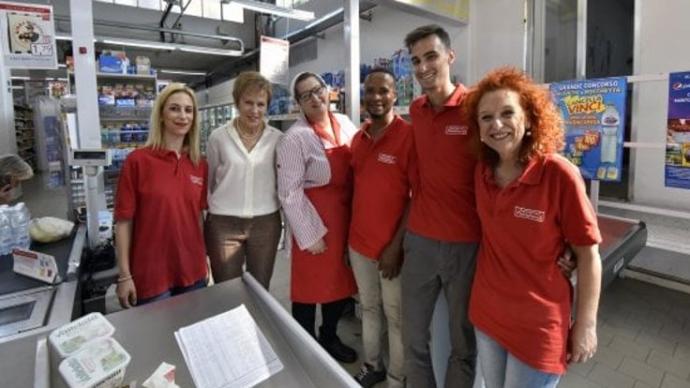 Önünde Dilendiği Marketin Soyulmasını Engelleyen Göçmen Markette İşe Alındı