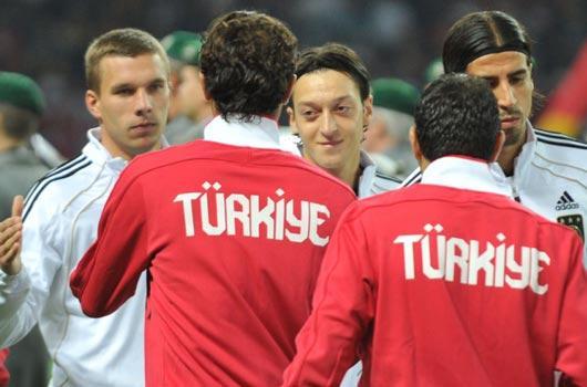 Mesut Özil Öyküsünün Sosyolojik Gerçekleri: Kazanınca Alman, Kaybedince Göçmen Oldum