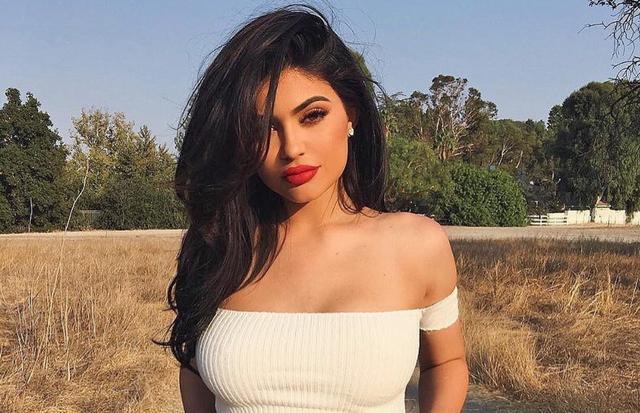 Instagram Kylie Jenner ve Takipçileri İçin Özel Yüz Filtresi Yayınladı