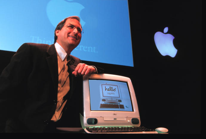 İflastan Zirveye Apple: Dünyanın Değeri 1 Trilyon Dolar'a Ulaşan İlk Şirketi