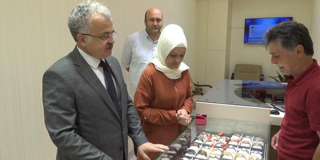 Rize Belediye Başkanı Cumhurbaşkanının Çağrısı Üzerine Eşinin Altınlarını Bozdurdu