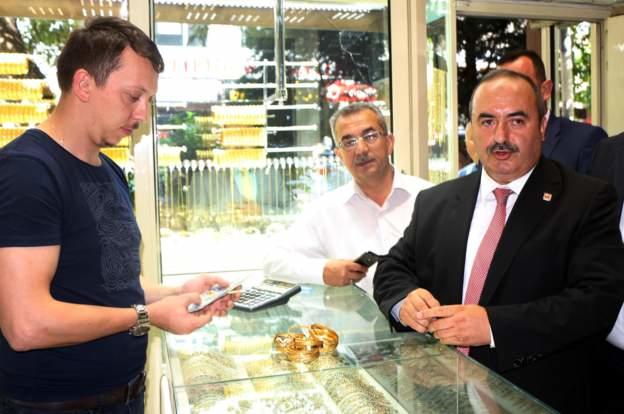 Yükselen Dolara Türkiye'den İlginç Tepkiler Geldi