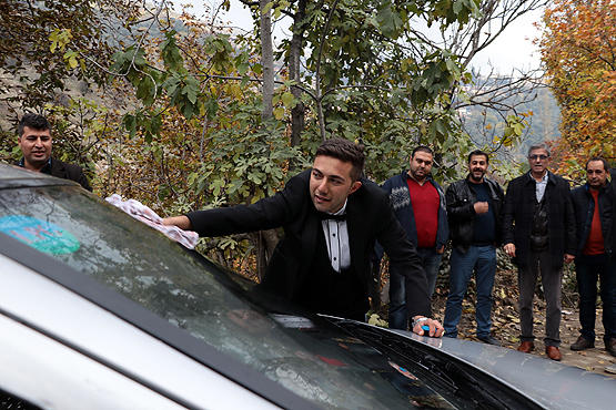 Böyle Olur Türk Düğünü: Damatların Bitmeyen İşkencesi!