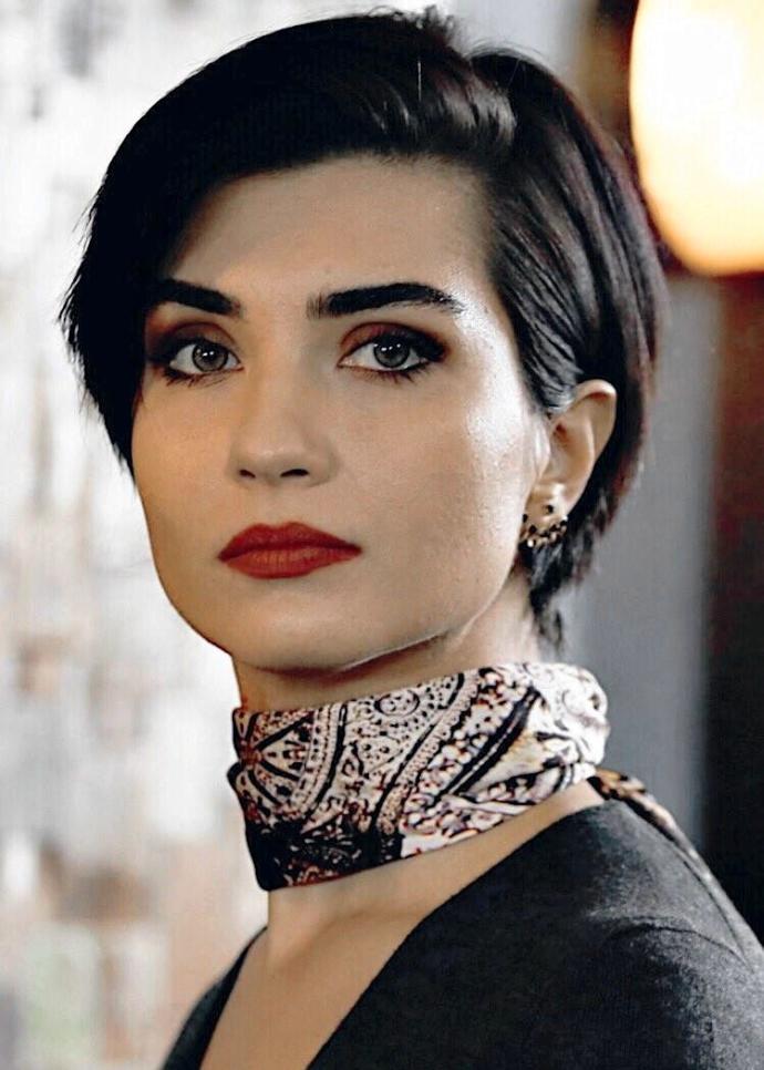 Kısa Saçın Fazlasıyla Yakıştığı, Gönlümüze Taht Kurmuş 12 İdol Güzel