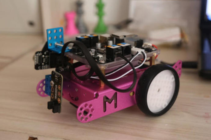 Küçük Mira, Fabrika İşçileri İçin Robot Yaptı