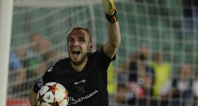 Kaleye Geçerek Akıllara Kazınan Bazı Ünlü Futbolcular