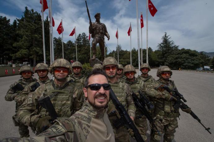 Dağ Komando Taburu İle Çekilen Film Gibi Klip: Rock Müzik Sanatçısı Oğuz Sırmalı İle Söyleşimiz Var