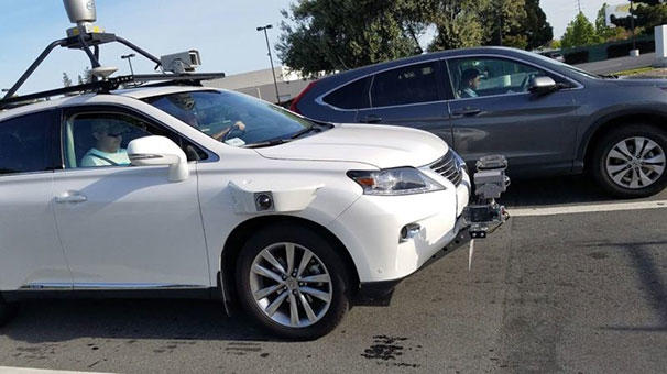 Apple'ın Sürücüsüz Otomobili İlk Kazasını Yaptı