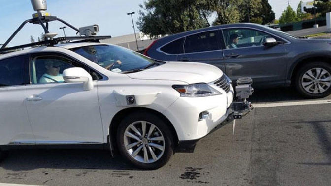 Apple'ın Sürücüsüz Otomobili İlk Kazasını Yaptı