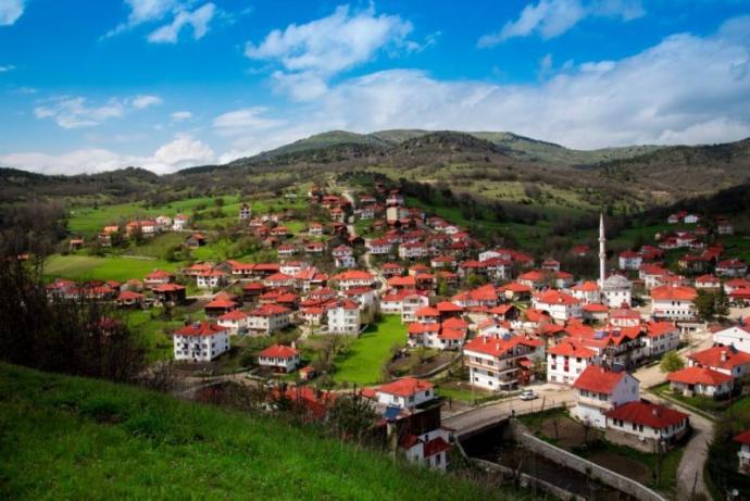 şehrin tarhiçesini ve bilgileri Kaymakamlıga ve belediyeye ait resmi sitelerden bulmak mümkün