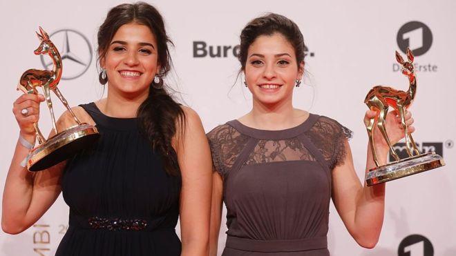 Mültecileri Boğulmaktan Kurtaran Kahraman Yüzücü İnsan Kaçakçılığından Gözaltına Alındı