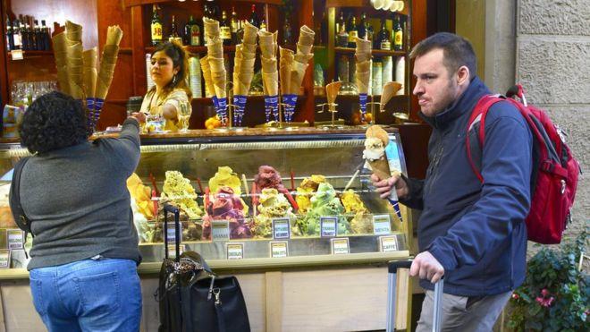 Turistik Kentte Sokaklarda Yiyecek Tüketmek Yasaklandı