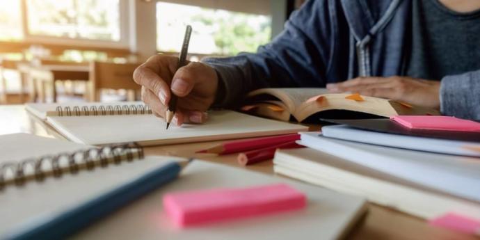 Evde Daha Verimli Ders Çalışmak İçin Neler Yapılmalıdır? KizlarSoruyor