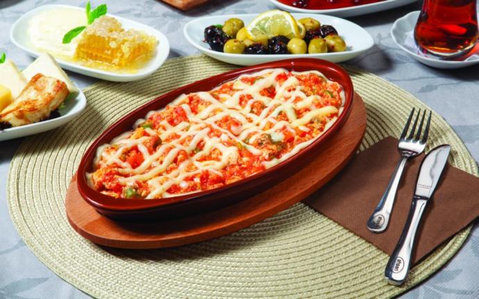 Menemende Yeni Tatlar Arayanlara Önerim: Kıymalı Kaşarlı Menemen!