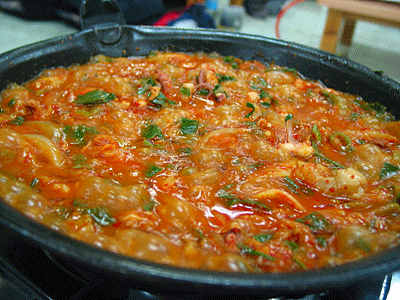 Menemende Yeni Tatlar Arayanlara Önerim: Kıymalı Kaşarlı Menemen!