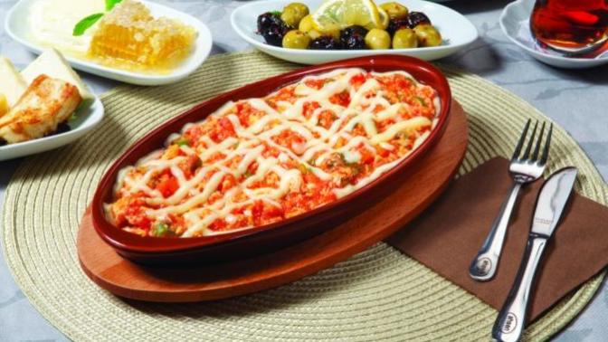 Menemende Yeni Tatlar Arayanlara Önerim: Kıymalı Kaşarlı Menemen!