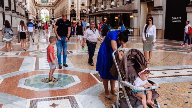 İtalya'dan Aileleri Korumak Adına Pazar Günü Alışveriş Merkezlerini Kapatma Kararı