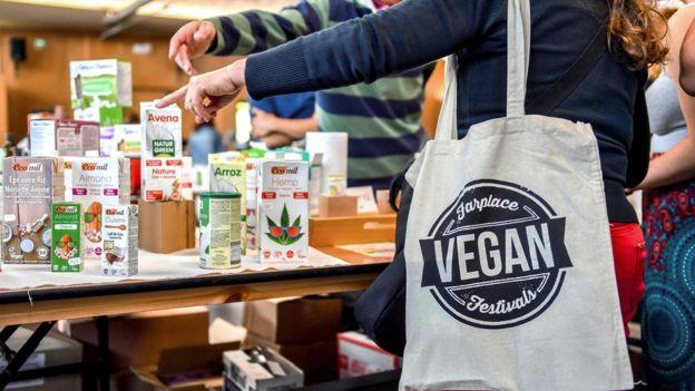 Fransa'da Vegan Aktivistler Kasaplara Saldırdı