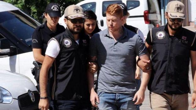 YPG'ye Katıldığı Gerekçesiyle Türkiye'de Tutuklanan İngiliz: Yardım İçin Hükümetime Yalvarıyorum