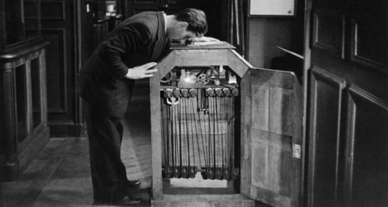 Bir Kinetoskop(kinetoscope) Makinesi - 1891