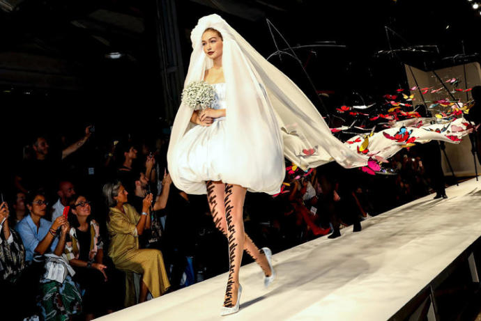 Milano Moda Haftası'ndaki İlginç Defileden Kareler
