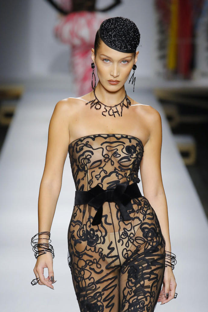 Milano Moda Haftası'ndaki İlginç Defileden Kareler