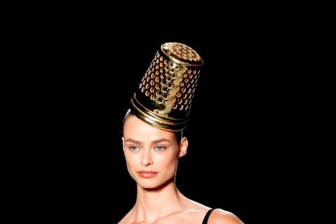 Milano Moda Haftası'ndaki İlginç Defileden Kareler