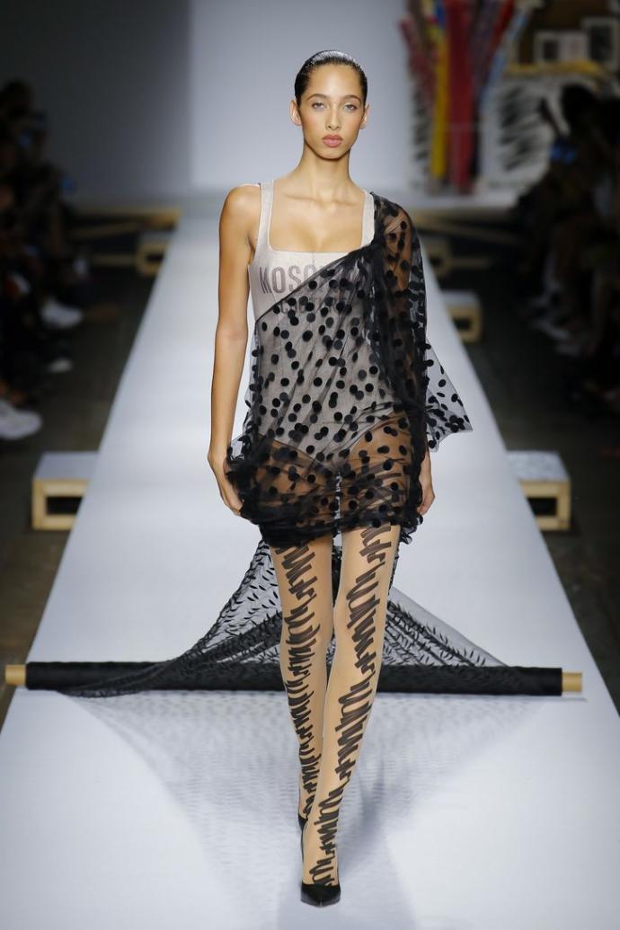 Milano Moda Haftası'ndaki İlginç Defileden Kareler