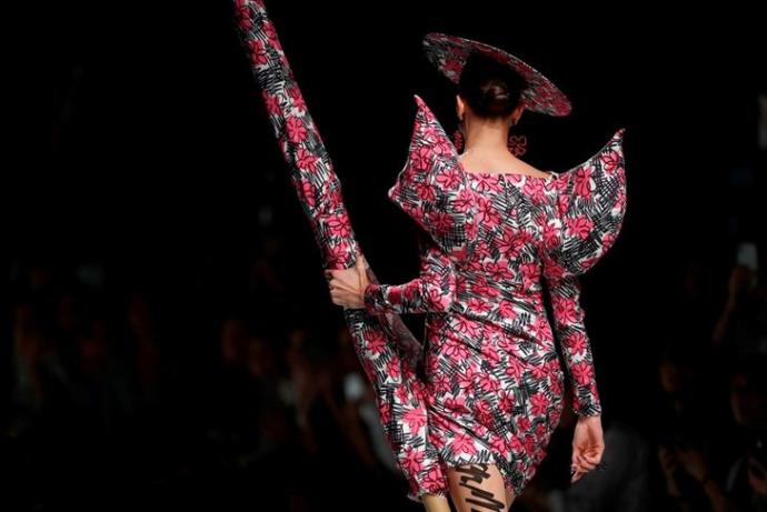 Milano Moda Haftası'ndaki İlginç Defileden Kareler