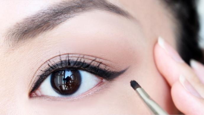 Mükemmel Bir Eyeliner Çekmenin 7 Önemli Adımı