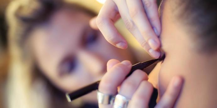 Mükemmel Bir Eyeliner Çekmenin 7 Önemli Adımı