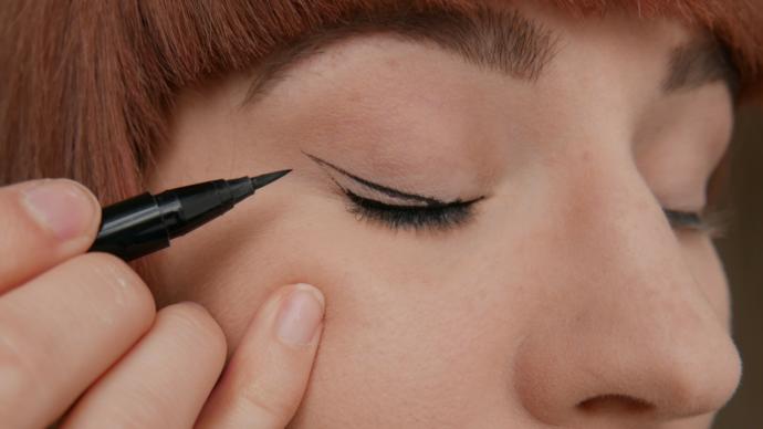Mükemmel Bir Eyeliner Çekmenin 7 Önemli Adımı