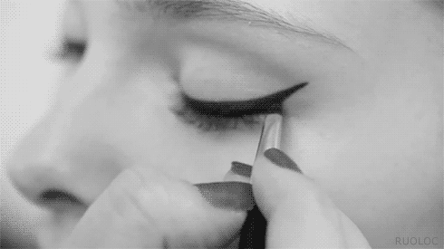 Mükemmel Bir Eyeliner Çekmenin 7 Önemli Adımı