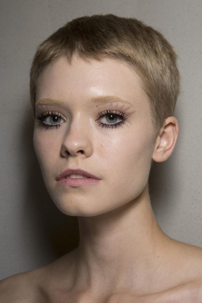 2018 Paris Moda Haftasında Boy Gösteren Mankenlerin Makyaj Stilleri