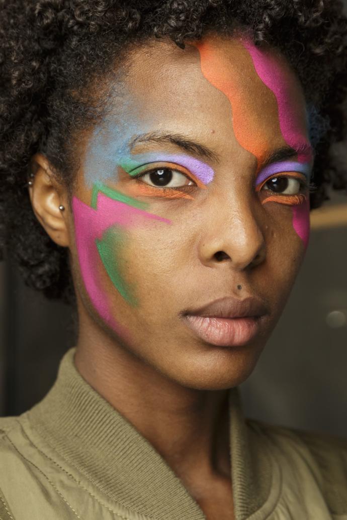 2018 Paris Moda Haftasında Boy Gösteren Mankenlerin Makyaj Stilleri