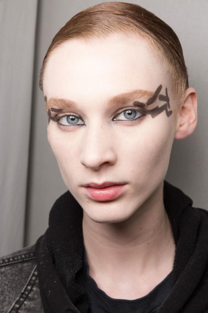 2018 Paris Moda Haftasında Boy Gösteren Mankenlerin Makyaj Stilleri