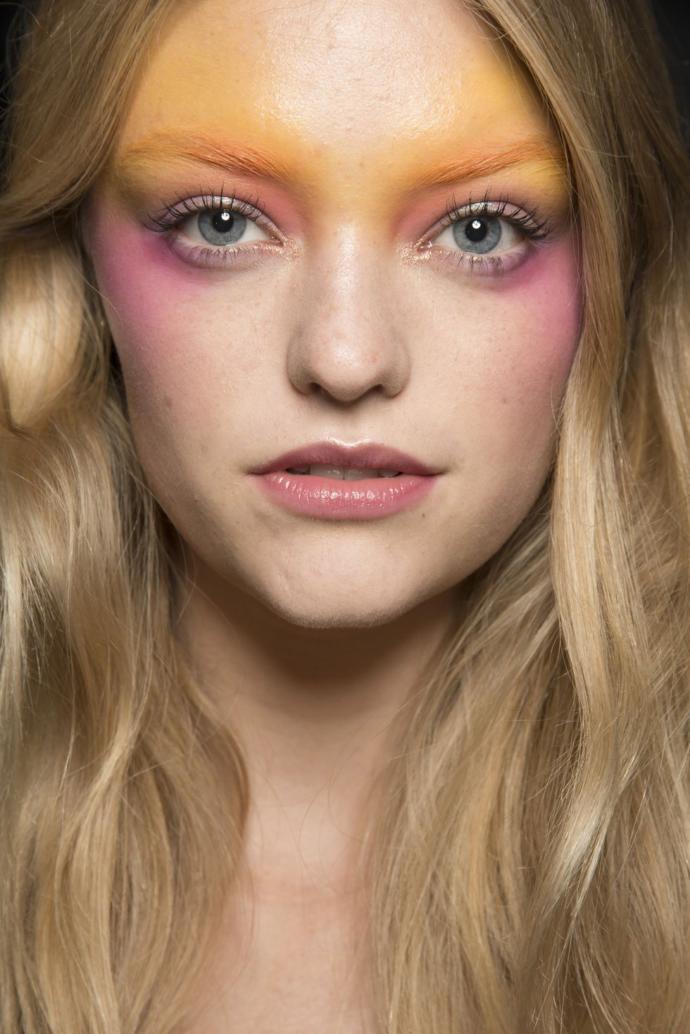 2018 Paris Moda Haftasında Boy Gösteren Mankenlerin Makyaj Stilleri