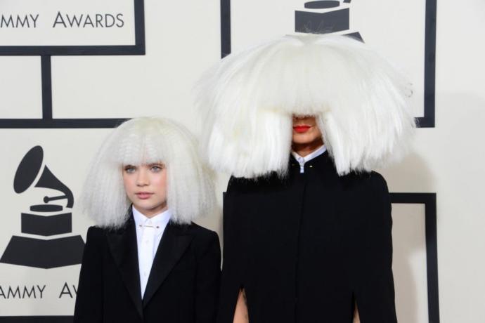 Sia ve Maddie Ziegler, Grammy Ödül Töreni'nde.