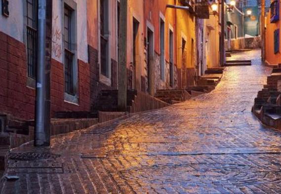 Romantizmin Tavan Yaptığı Yer: Guanajuato Öpüşme Geçidi