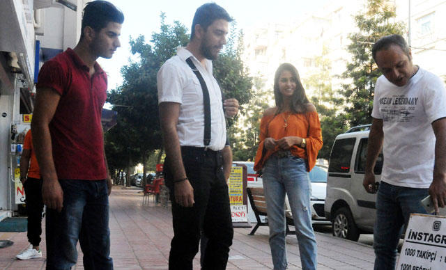 İnternet Fenomeni Olmak İsteyenler İçin Sokakta Takipçi Satışı Yapıyor