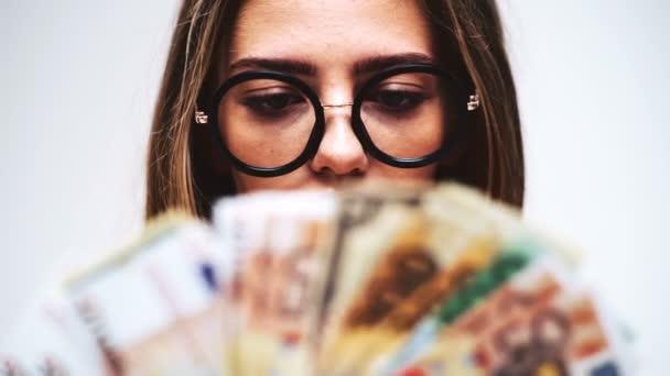 Flörtünüzün Arkasına Bile Bakmadan Kaçmaması İçin Sormamanız Gereken Sorular