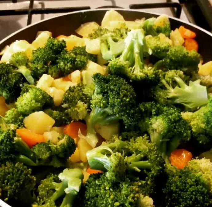 Mantı Tadında Brokoli Salatası Nasıl Yapılır?