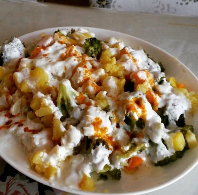 Mantı Tadında Brokoli Salatası Nasıl Yapılır?