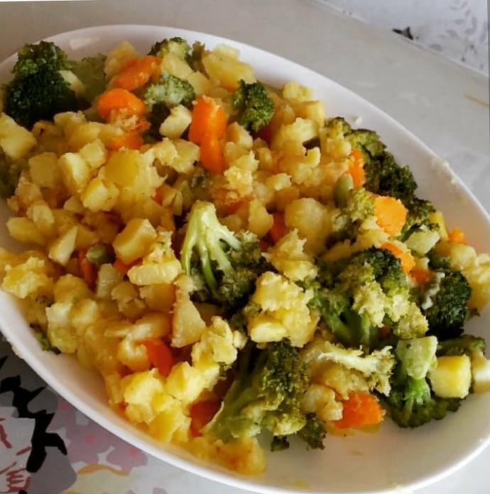 Mantı Tadında Brokoli Salatası Nasıl Yapılır?