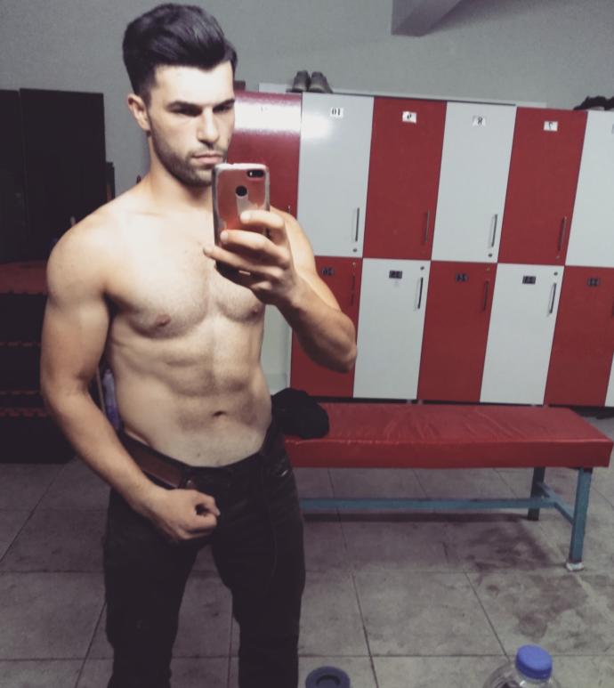Cayır Cayır Yanıyoruz Fuat Abi: 2019 Takviminde Sevimli Hayvanlarla Beraber Yer Alan Seksi İtfaiyeciler!