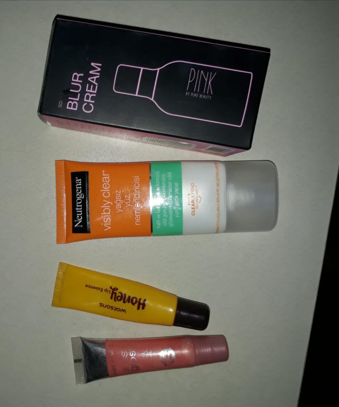 Makyaj ile Cam Gibi Bir Cilde Nasıl Sahip Olunur?